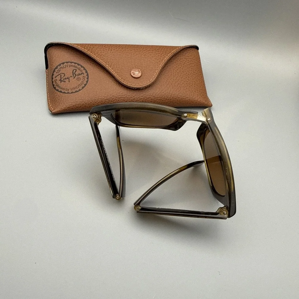 Ray-Ban Wayfarer Folding Classic Tortoise Frame w/ Ray-Ban Travel Case -Vintage